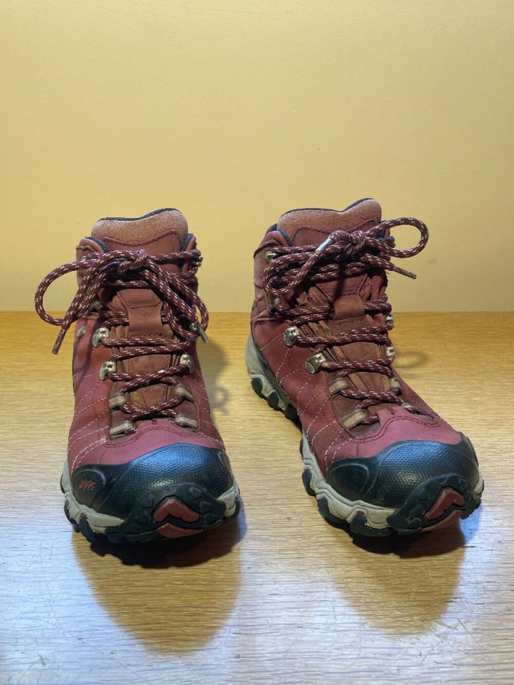 Oboz Bridger Mid in Rio Red - W size 8